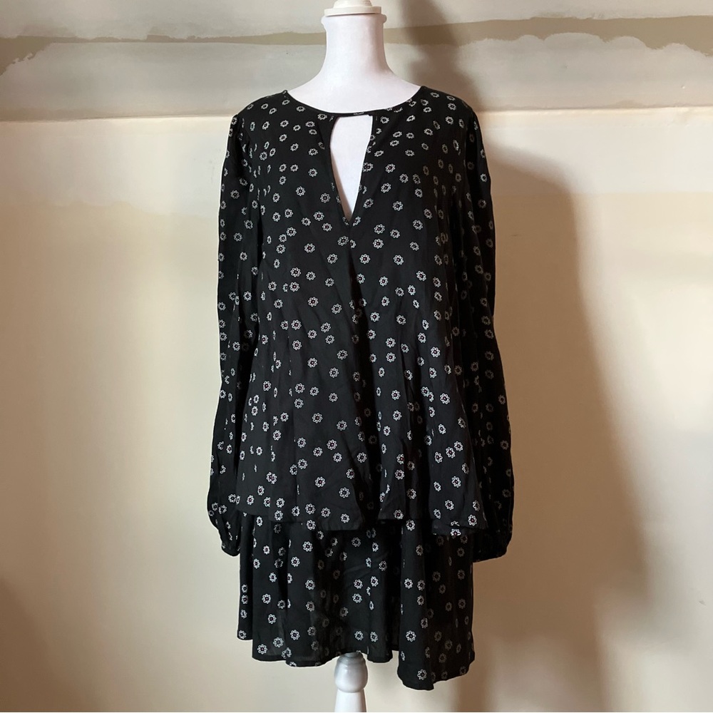 Free People Beck Black Floral Tiered Long Sleeve Dress size Medium - Picture 2 of 11